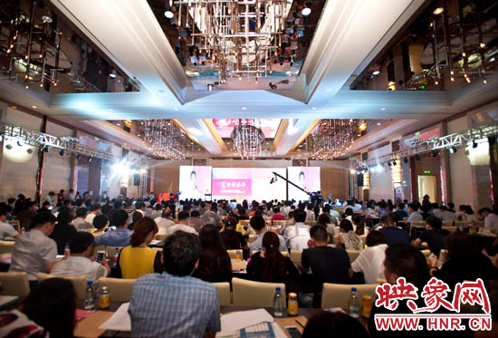 5月28日，一場河南企業(yè)家的盛會在鄭州舉辦，群象島2015夏季峰會以奮斗者為本致敬奮斗者。