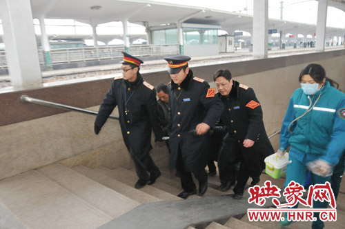 列車運行間旅客突發疾病 商丘火車站10分鐘急救