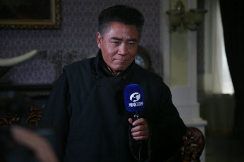 陳寶國接受河南衛視專訪。