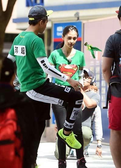 “跑男”真的很拼！baby朋友圈曬后背紅腫照