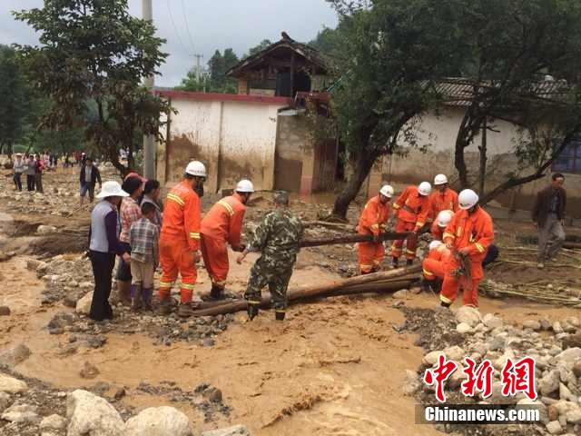 7月28日,云南省保山市隆陽區(qū)瓦房鄉(xiāng)喜坪村上坪小組發(fā)生山洪災害,造成3戶人家9人被沖走。
