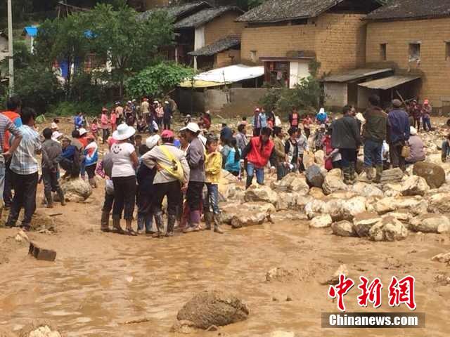 7月28日,云南省保山市隆陽區(qū)瓦房鄉(xiāng)喜坪村上坪小組發(fā)生山洪災害,造成3戶人家9人被沖走。