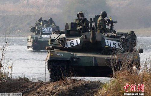 　資料圖：2011年11月2日，韓國軍隊在首爾東南100公里的驪州進行軍事演習。