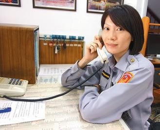 　　27歲的臺(tái)灣高雄市鹽埕區(qū)女警王文君，留一頭俏麗短發(fā)，身高175公分。《聯(lián)合報(bào)》圖